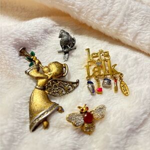 Lot of Vintage Gold and Silver Rhinestone Brooch’s